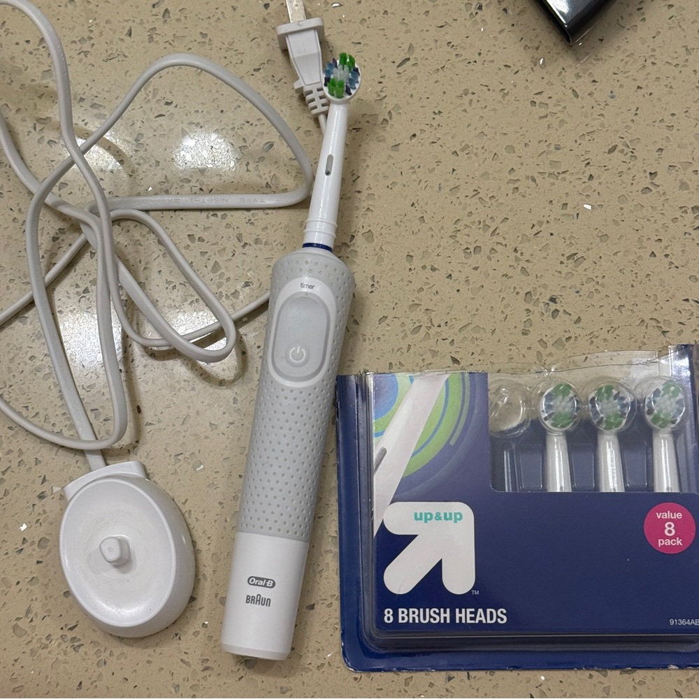 Oral B Toothbrush Kit